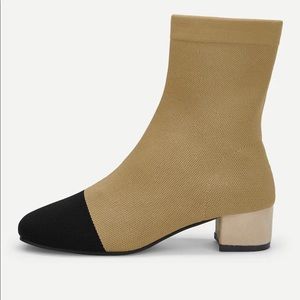 ‫Cap Toe Block Heeled Sock Boots